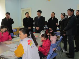 湖北省委统战部副部长蔡藻鲜、台盟中央委员江利平带队到集团爱家幼儿园慰问调研。